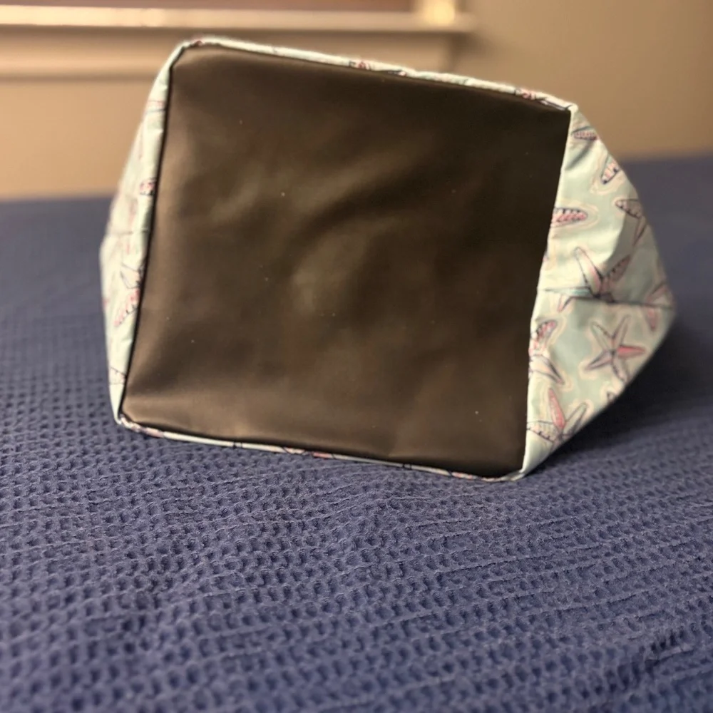 Scout Daytripper Tote in Starfish Pattern - Picture 5 of 7